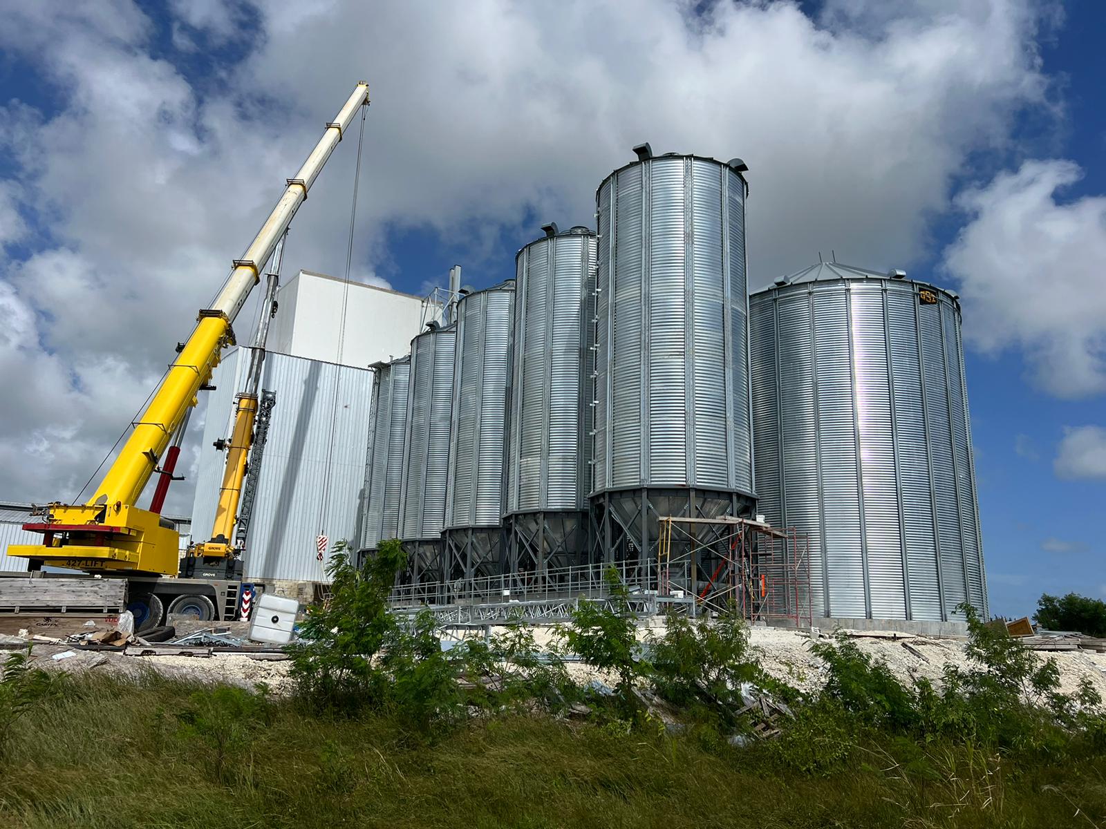 Batería de silos industriales